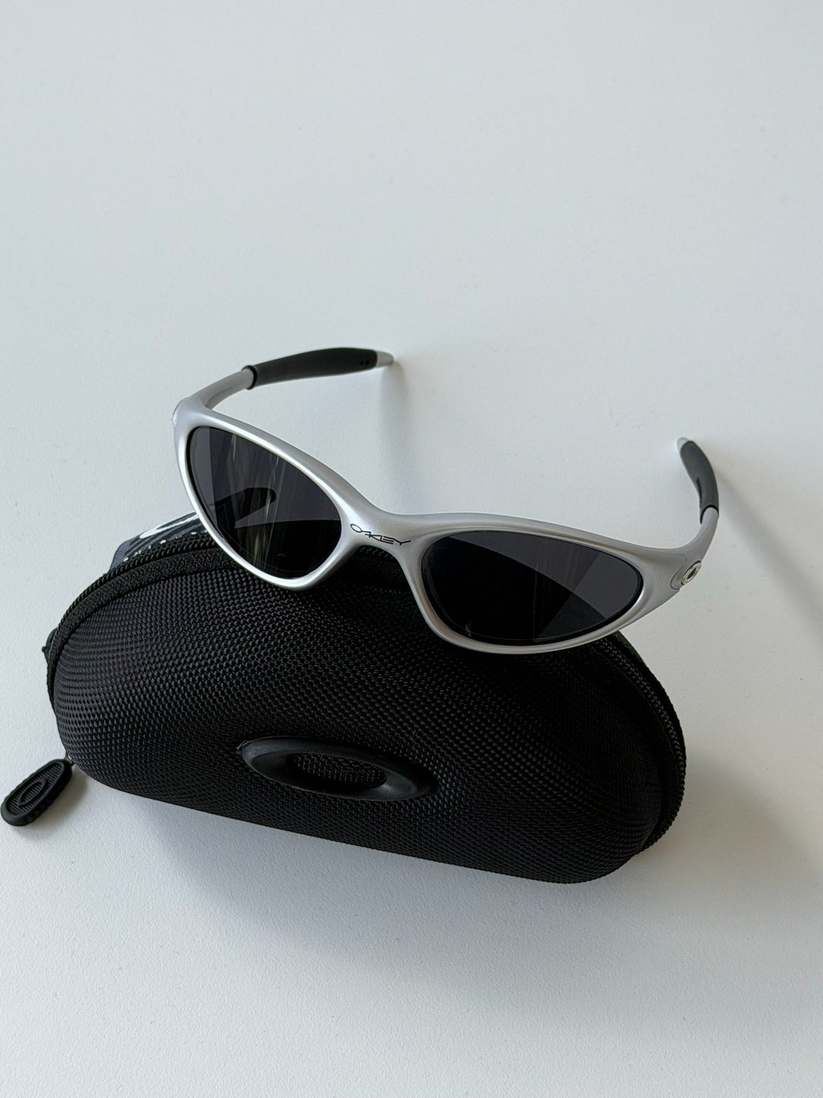 Oakley Eye Jacket Minute 1.0 Sunglasses – Silver / Black — original product photo 1