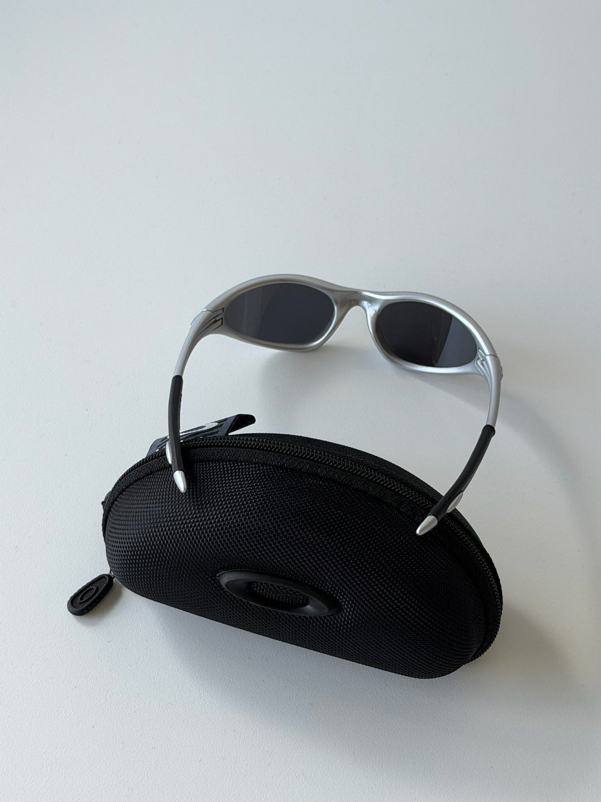 Oakley Eye Jacket Minute 1.0 Sunglasses – Silver / Black — original product photo 4