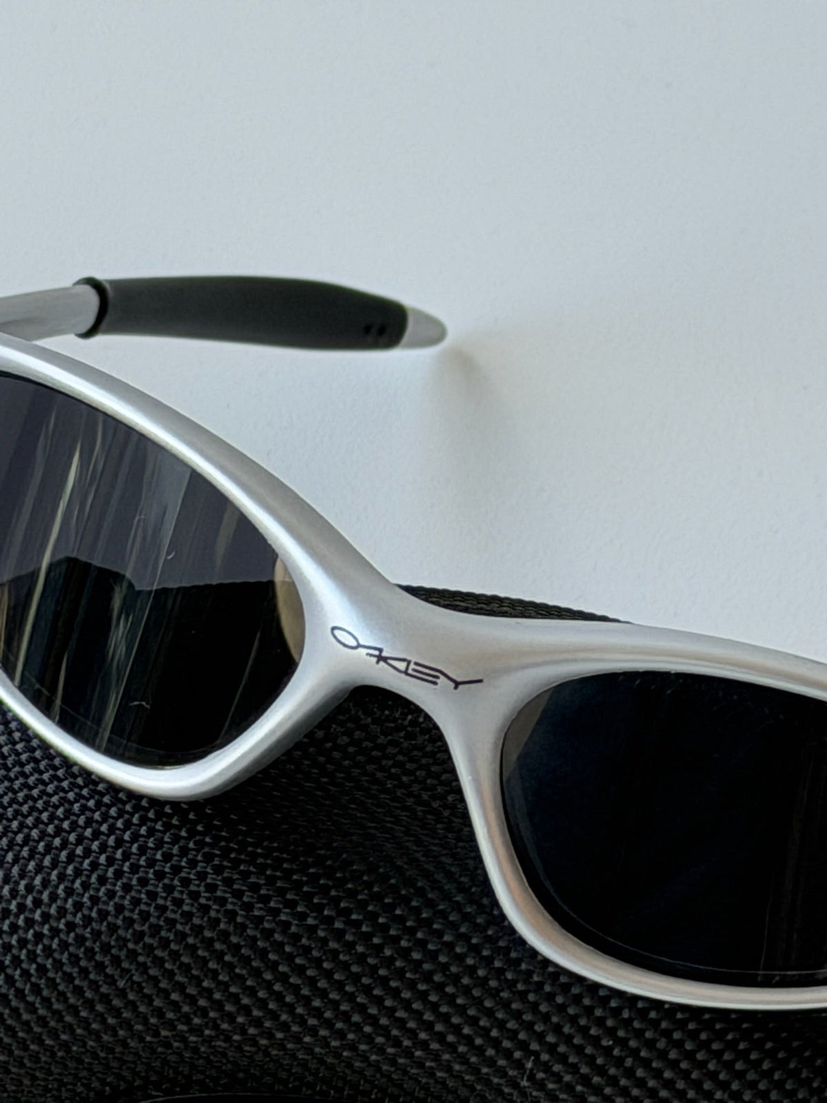 Oakley Eye Jacket Minute 1.0 Sunglasses – Silver / Black — original product photo 6