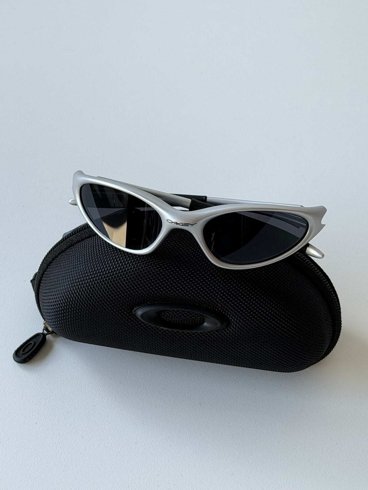 Oakley Eye Jacket Minute 1.0 Sunglasses – Silver / Black — original product photo 7