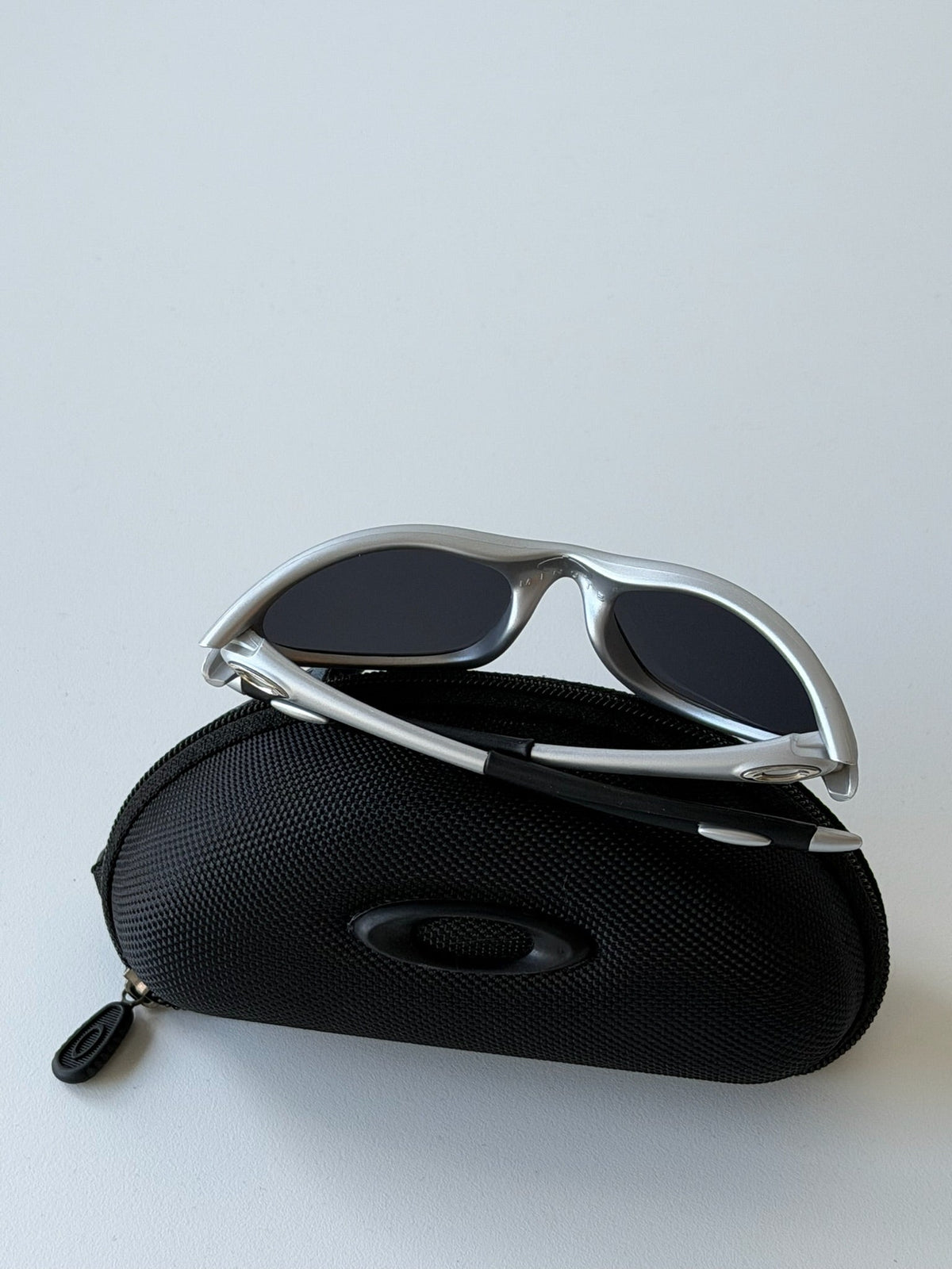 Oakley Eye Jacket Minute 1.0 Sunglasses – Silver / Black — original product photo 8