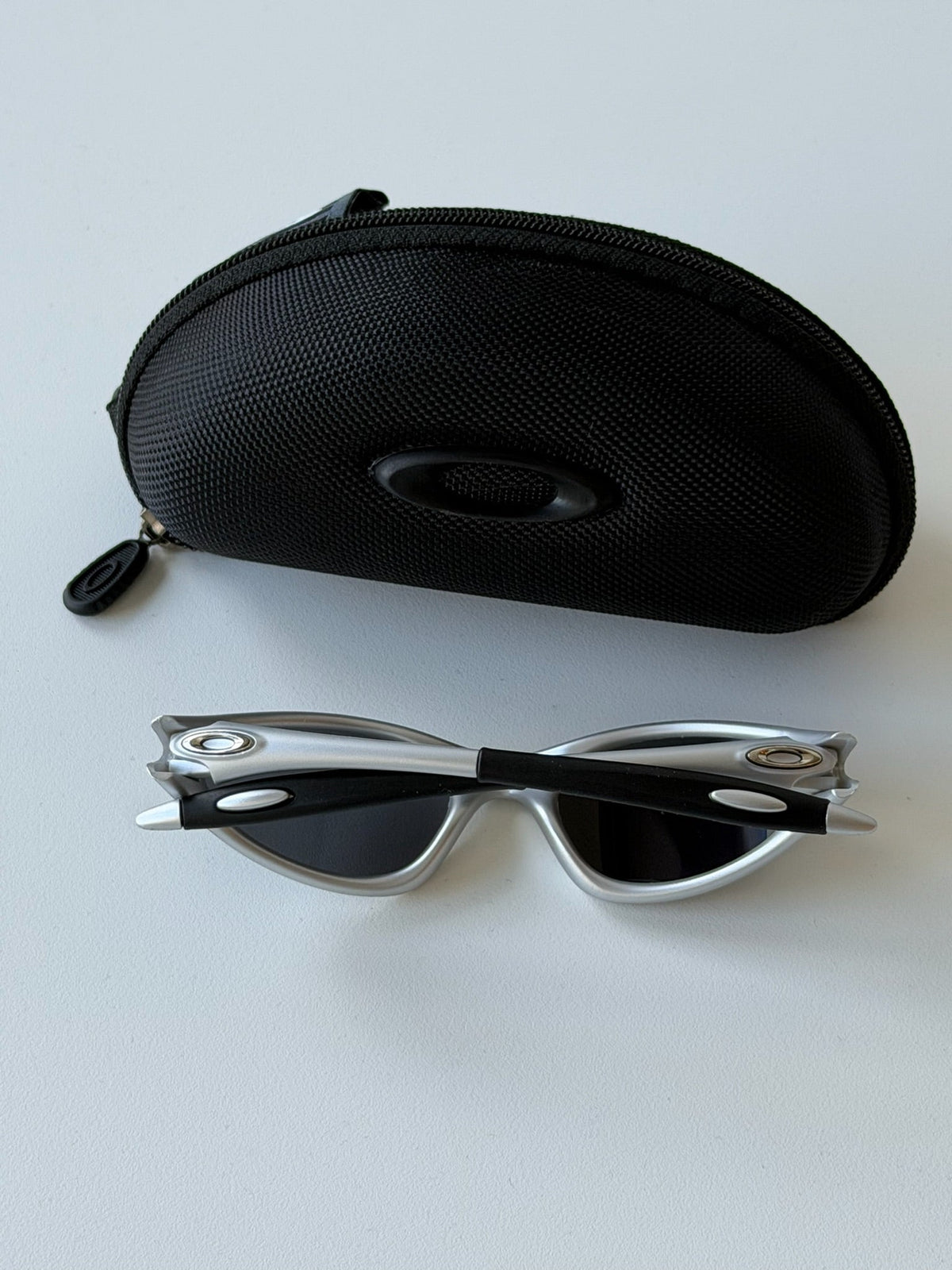 Oakley Eye Jacket Minute 1.0 Sunglasses – Silver / Black — original product photo 9
