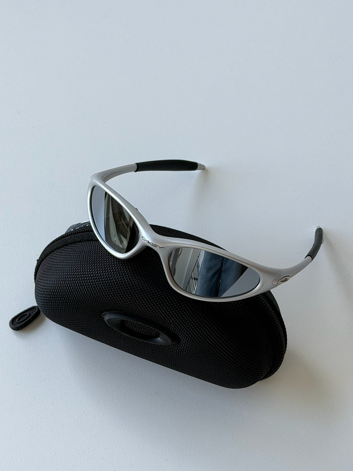 Oakley Eye Jacket Minute 1.0 Sunglasses – Silver / Mirror Chrome — original product photo 1
