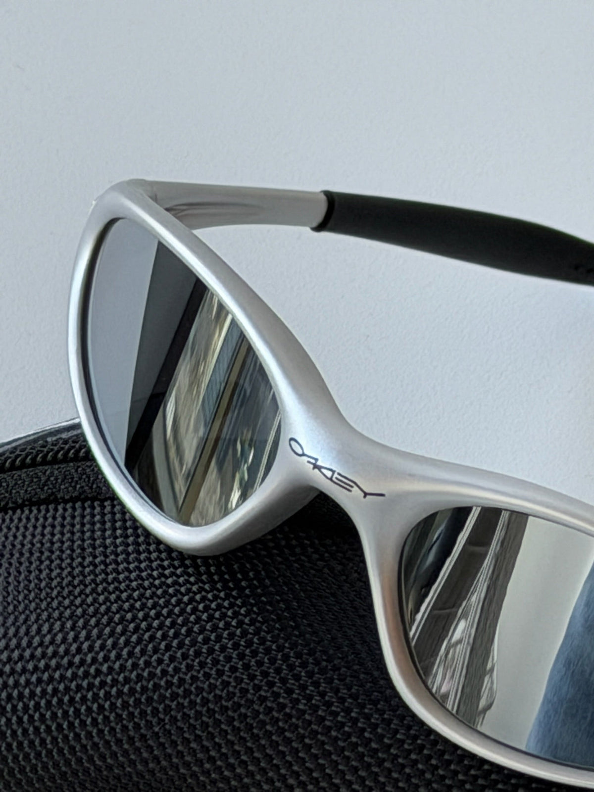 Oakley Eye Jacket Minute 1.0 Sunglasses – Silver / Mirror Chrome — original product photo 6